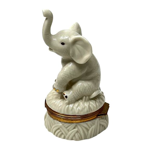 Lenox Treasures "Trunk Full of Wishes" Elephant Trinket Box Baby Elephant Inside - Picture 6 of 7